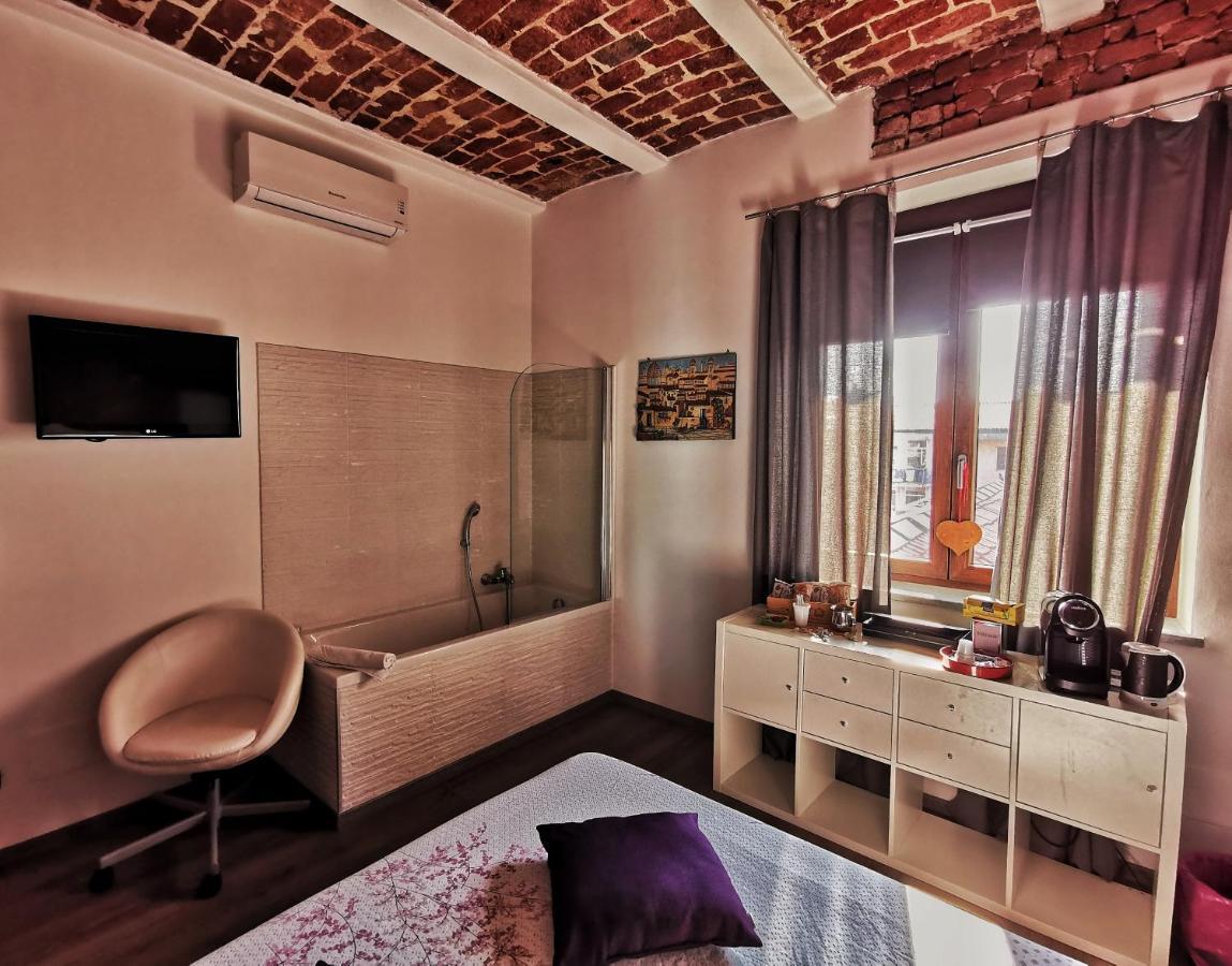 Regis B&B Camere Centro Storico Chivasso Extérieur photo