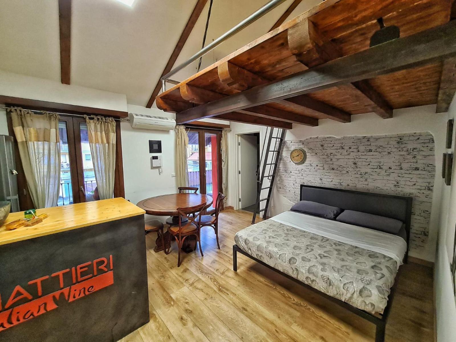 Regis B&B Camere Centro Storico Chivasso Extérieur photo